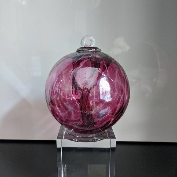 KUGELHOUSE Other - KUGELHOUSE Art Glass Witch Ball "Lipsticks" Red